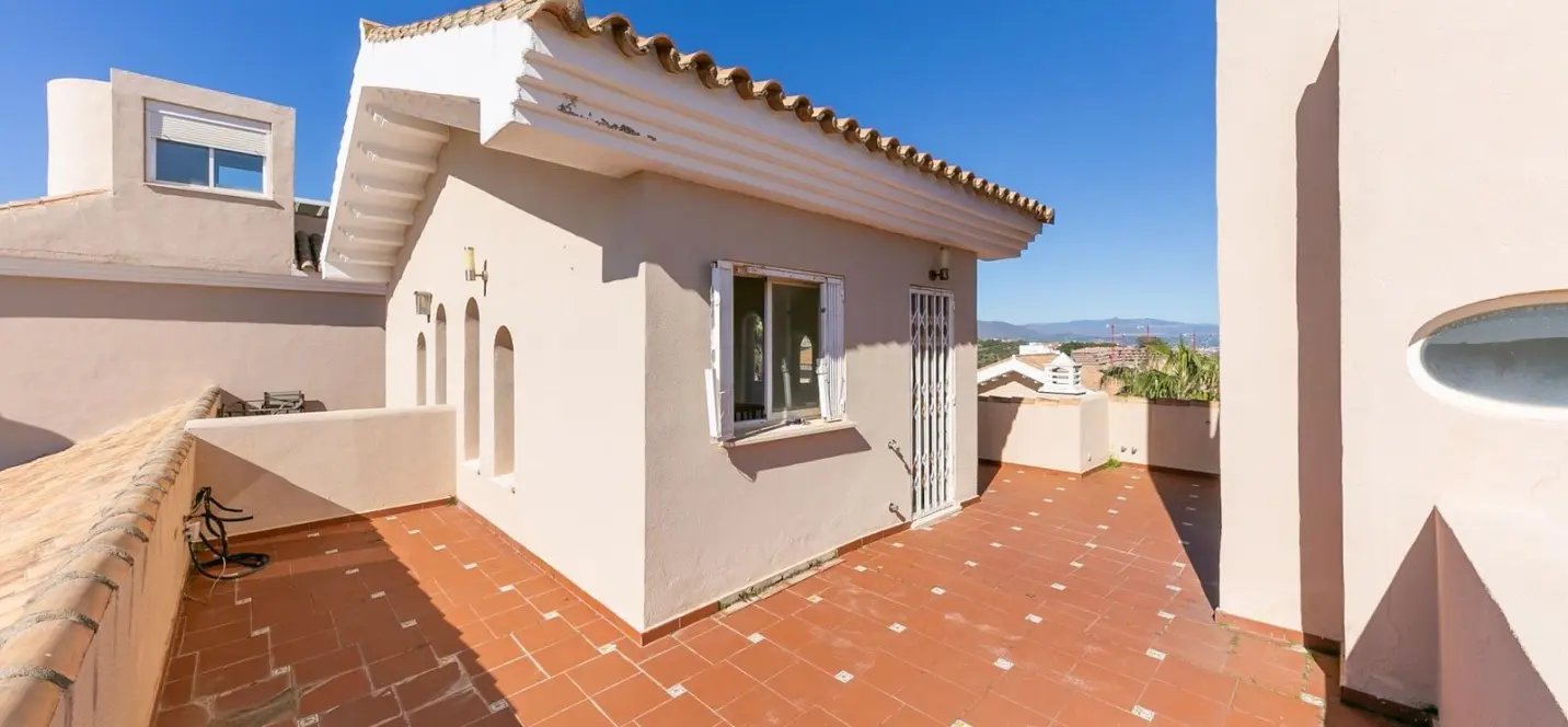 Sale of townhouse in La Duquesa 2