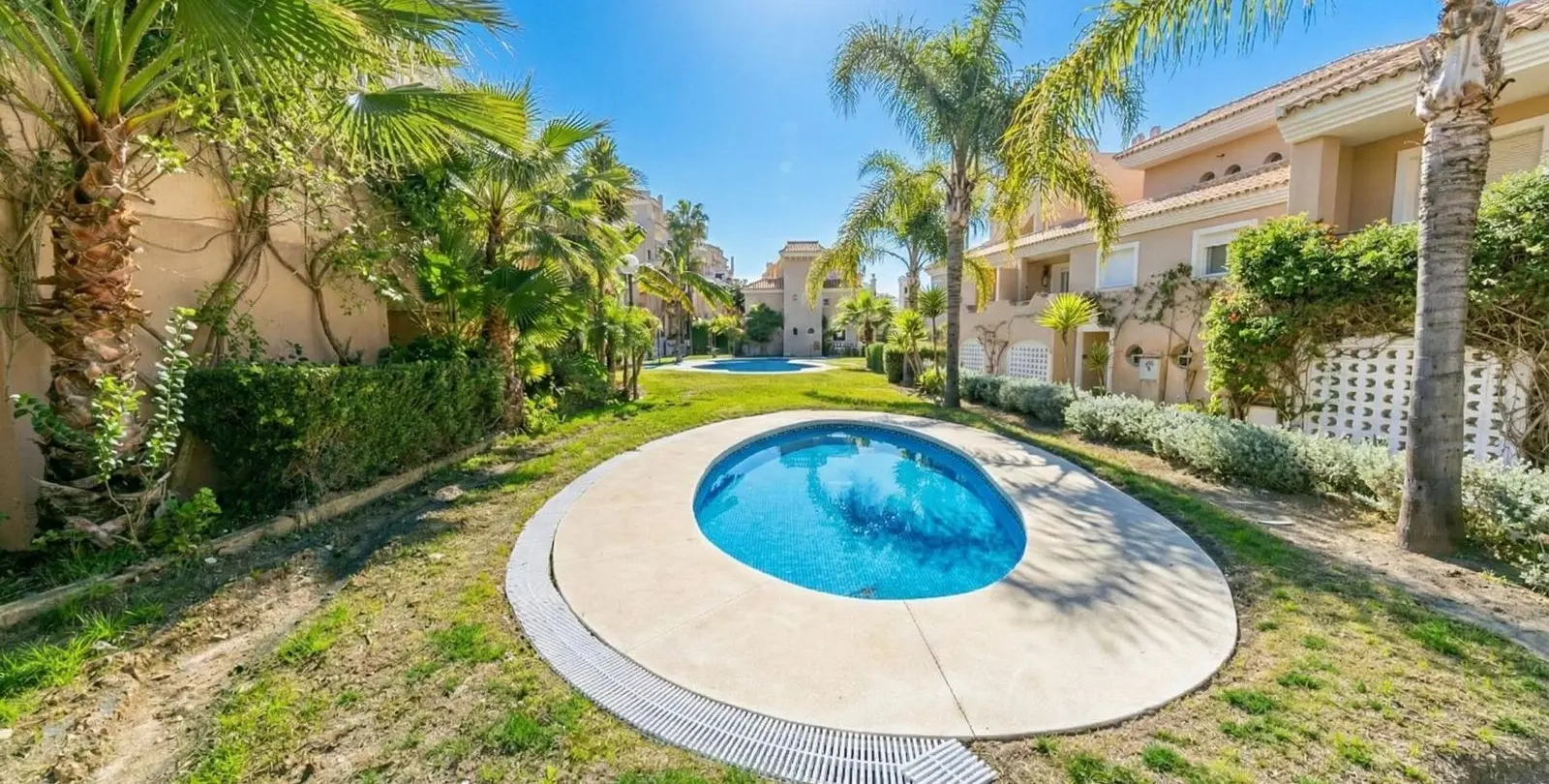 Sale of townhouse in La Duquesa 7