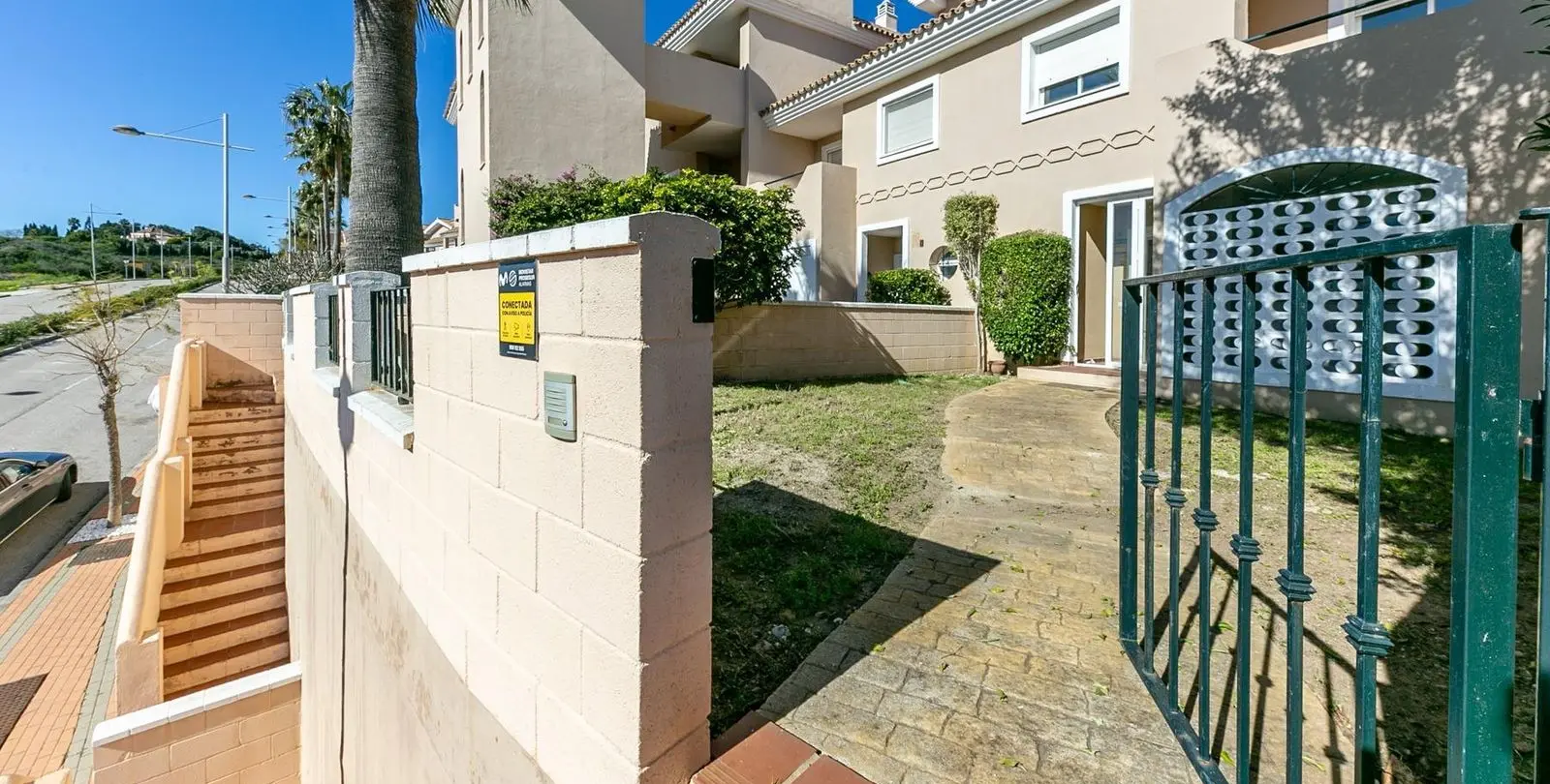 Sale of townhouse in La Duquesa 36
