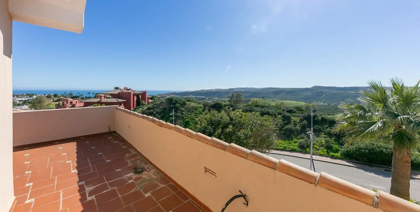 Sale of townhouse in La Duquesa 70