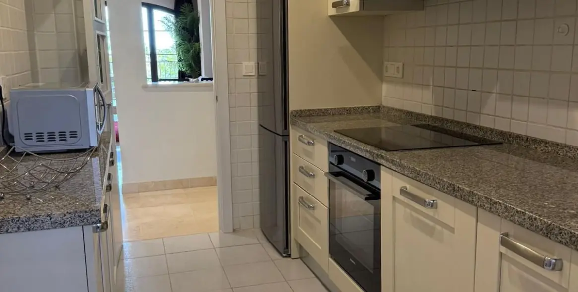 Продажа апартаментов на первом этаже в Los Arqueros 4