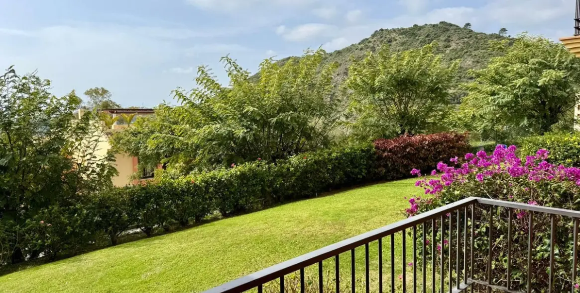 Продажа апартаментов на первом этаже в Los Arqueros 6