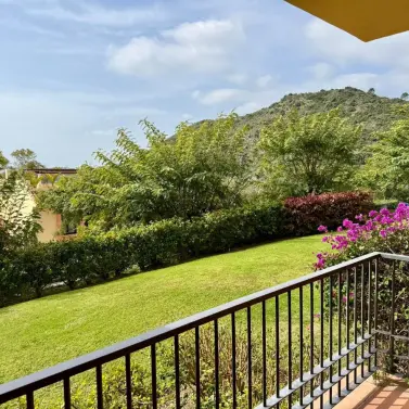 Продажа апартаментов на первом этаже в Los Arqueros