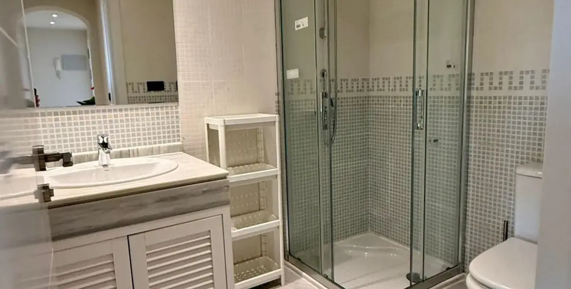 Продажа апартаментов на первом этаже в Los Arqueros 10