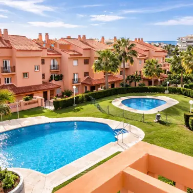 Sale of middle floor apartment in El Faro
