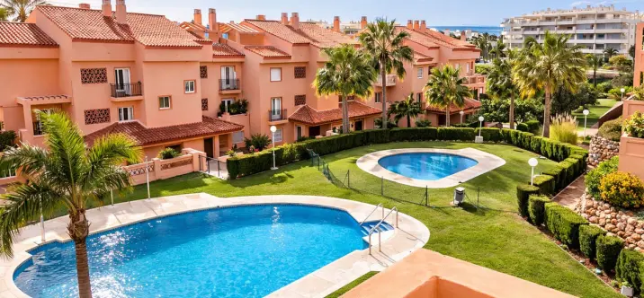 Sale of middle floor apartment in El Faro 0