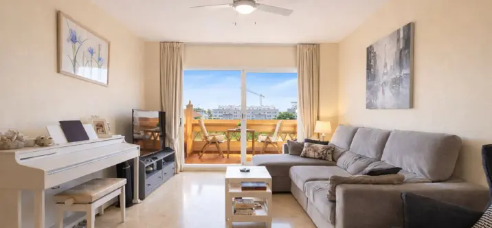 Sale of middle floor apartment in El Faro 1