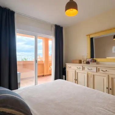 Sale of middle floor apartment in El Faro