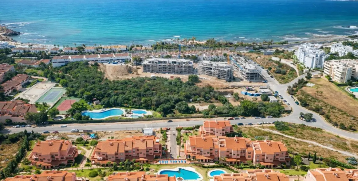 Sale of middle floor apartment in El Faro 5