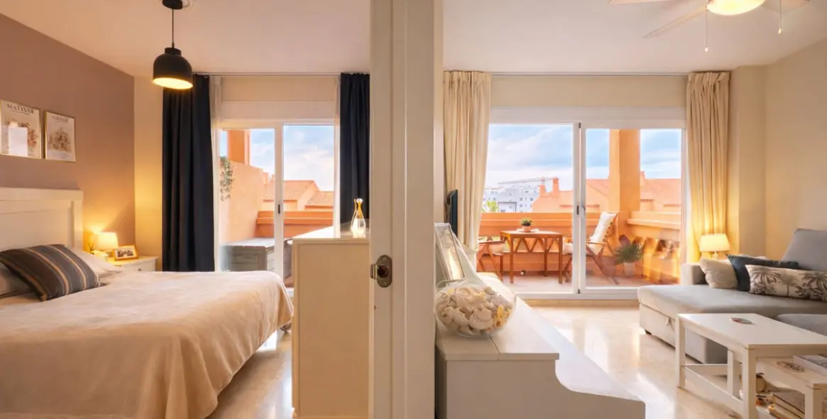 Sale of middle floor apartment in El Faro 7