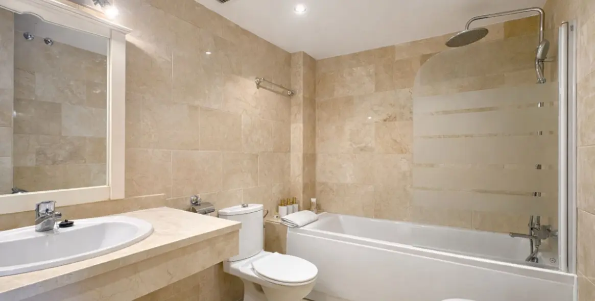 Sale of middle floor apartment in El Faro 10