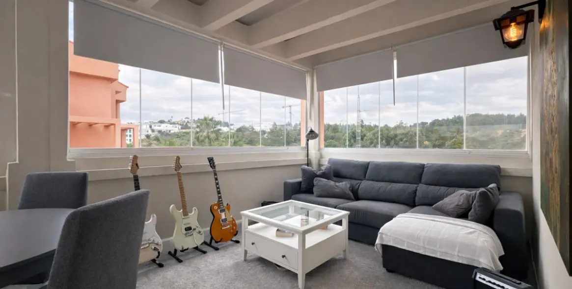 Sale of middle floor apartment in El Faro 18