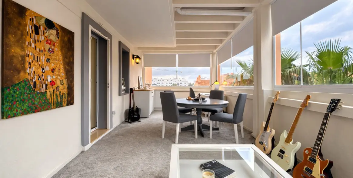 Sale of middle floor apartment in El Faro 19