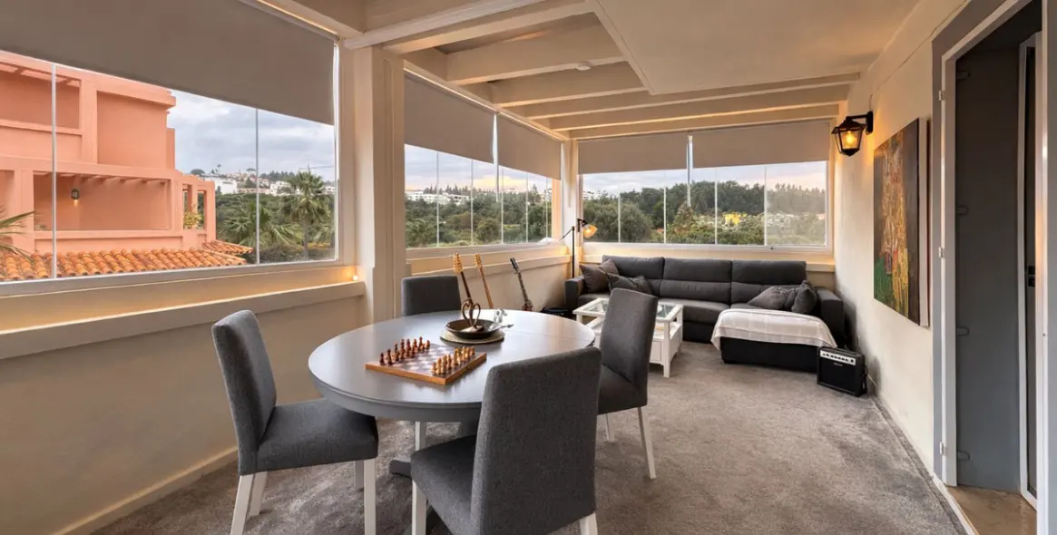 Sale of middle floor apartment in El Faro 20