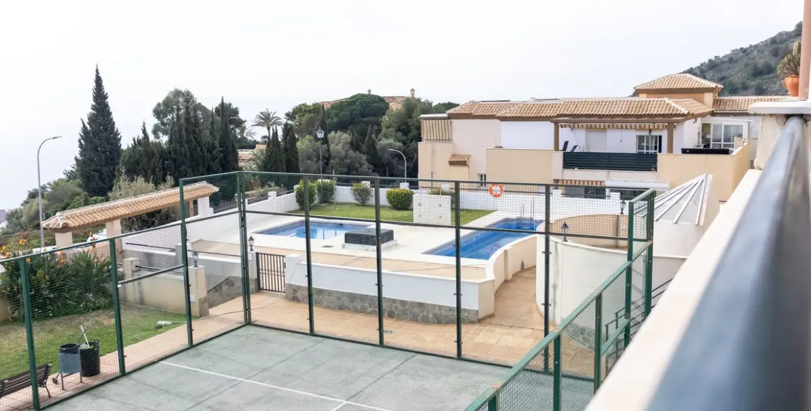 Sale of middle floor apartment in Higueron 11