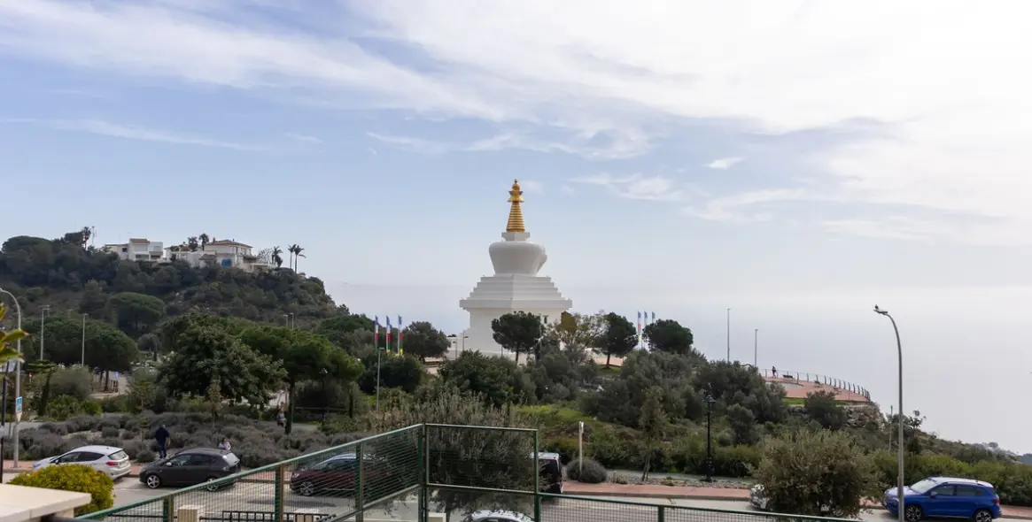 Sale of middle floor apartment in Higueron 12