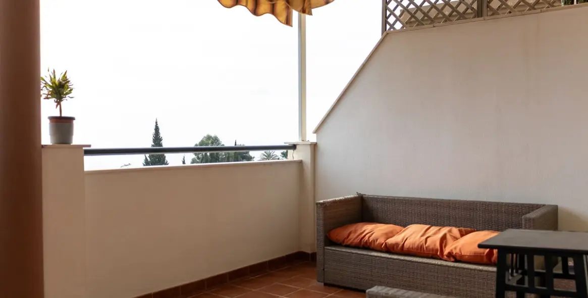 Sale of middle floor apartment in Higueron 15