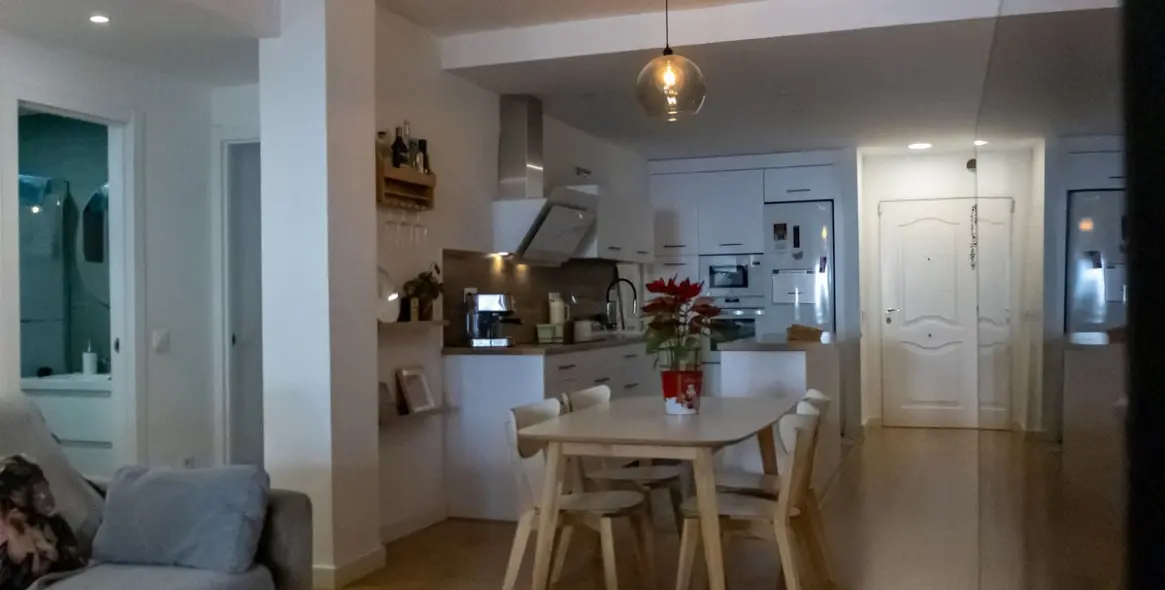 Sale of middle floor apartment in Higueron 18