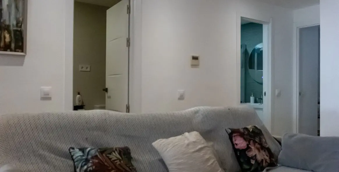 Sale of middle floor apartment in Higueron 19