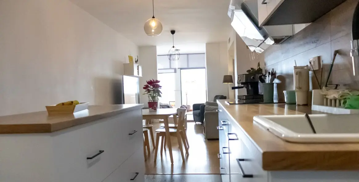 Venta de apartamento en planta media en Higueron 23