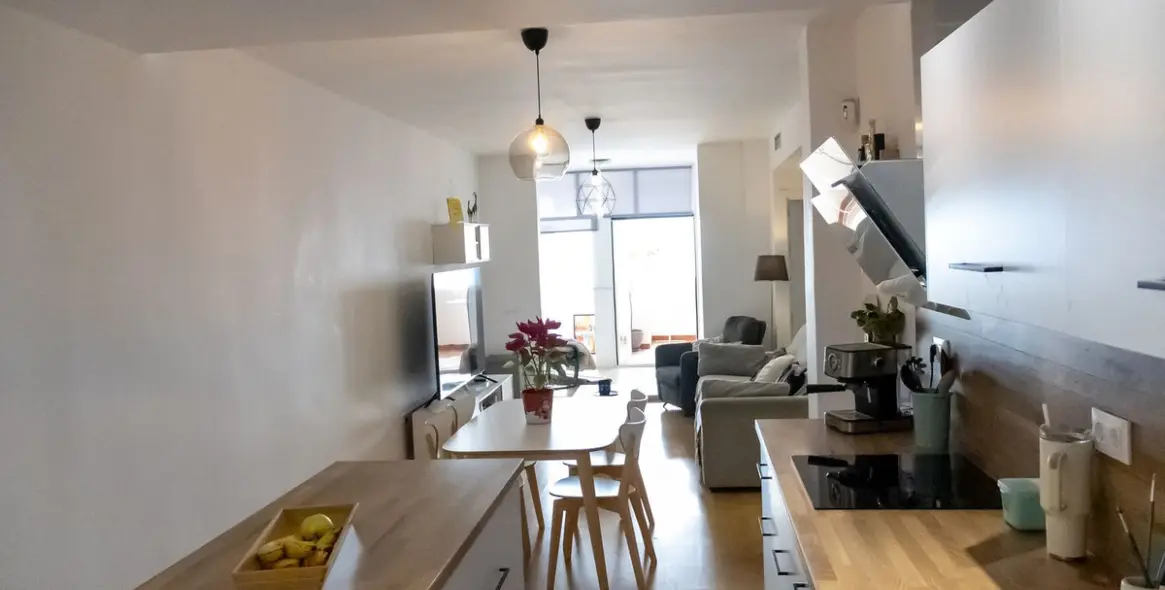 Venta de apartamento en planta media en Higueron 24