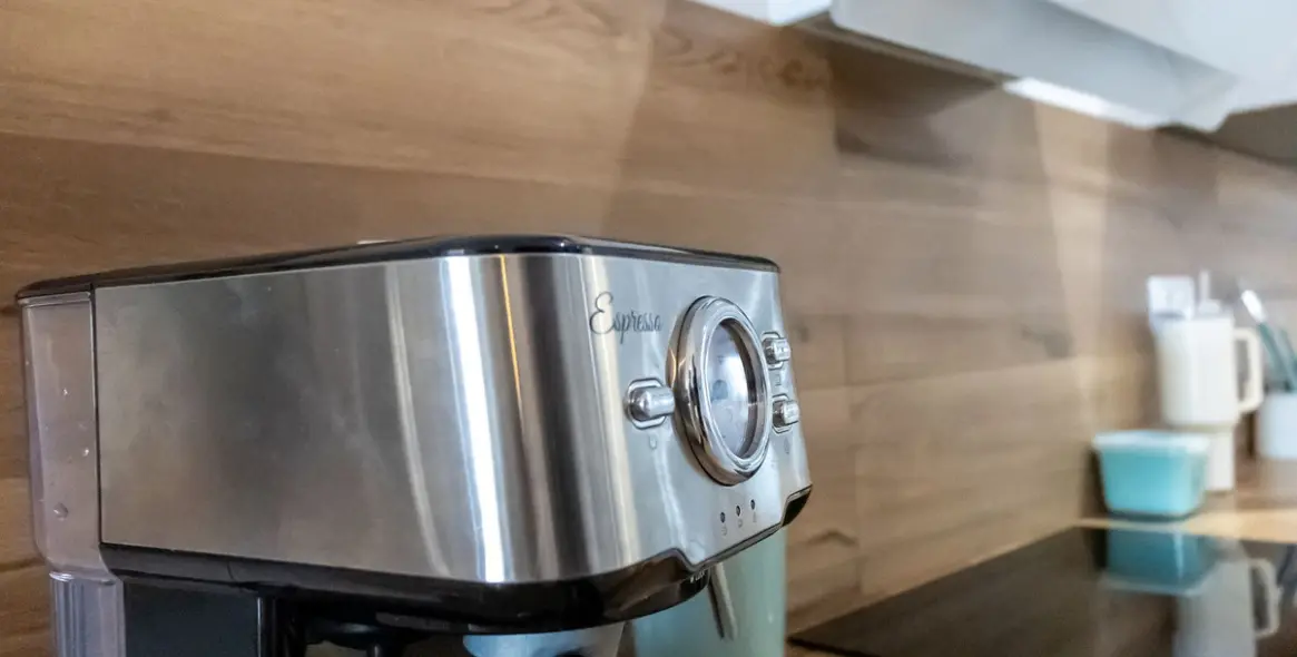 Venta de apartamento en planta media en Higueron 25