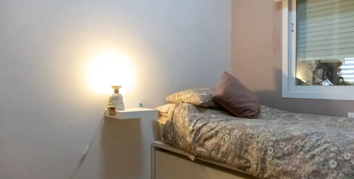 Venta de apartamento en planta media en Higueron 26