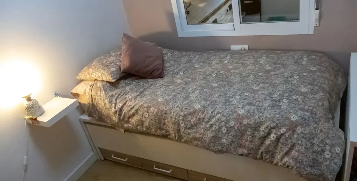 Venta de apartamento en planta media en Higueron 27