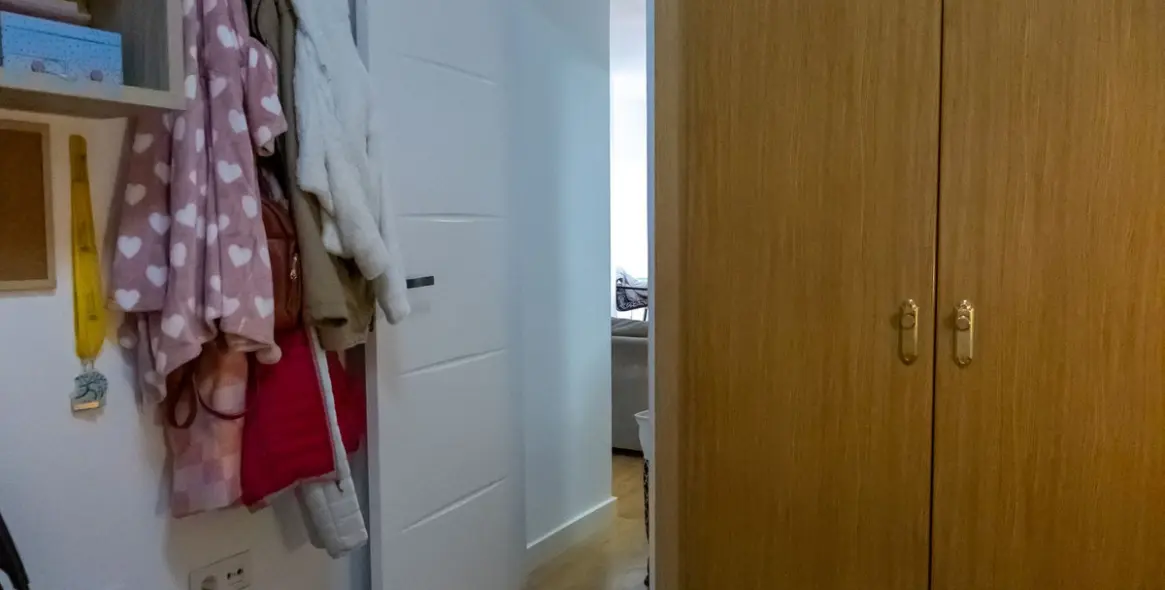 Venta de apartamento en planta media en Higueron 28