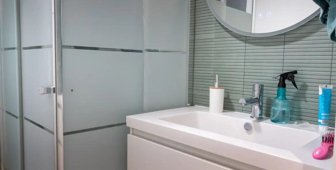 Venta de apartamento en planta media en Higueron 32