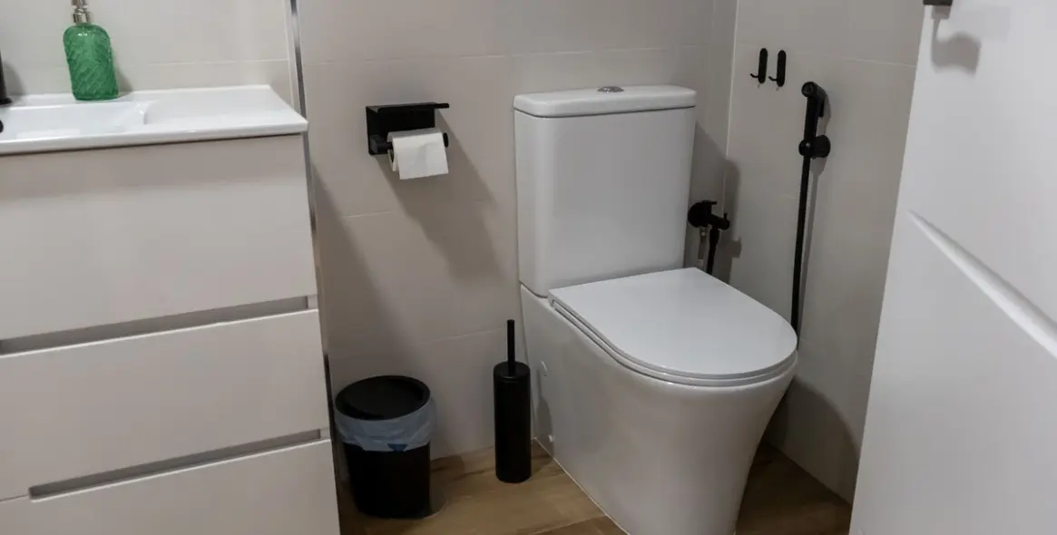 Venta de apartamento en planta media en Higueron 33