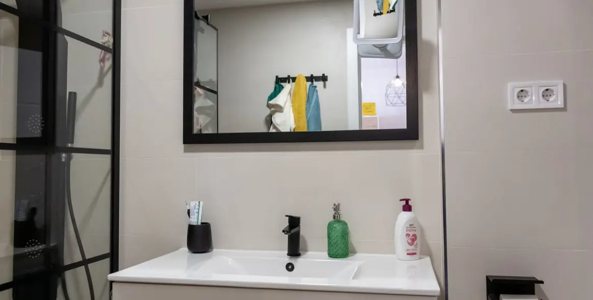 Venta de apartamento en planta media en Higueron 35