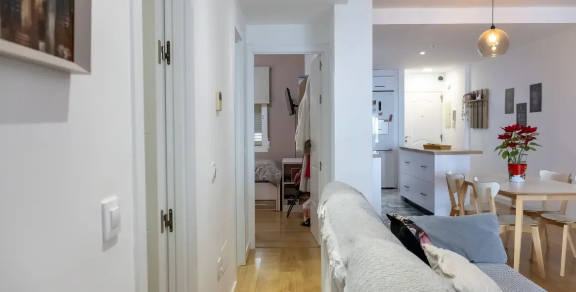 Venta de apartamento en planta media en Higueron 36