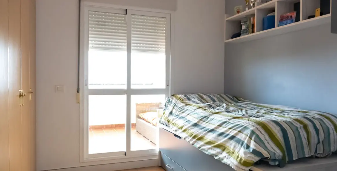 Venta de apartamento en planta media en Higueron 39