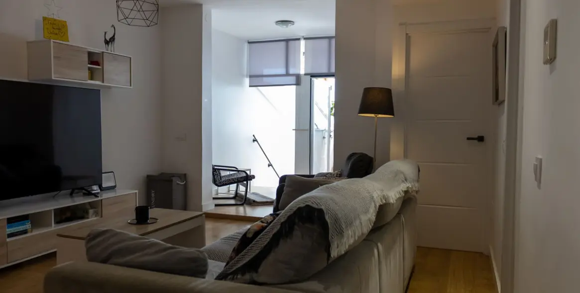 Venta de apartamento en planta media en Higueron 43