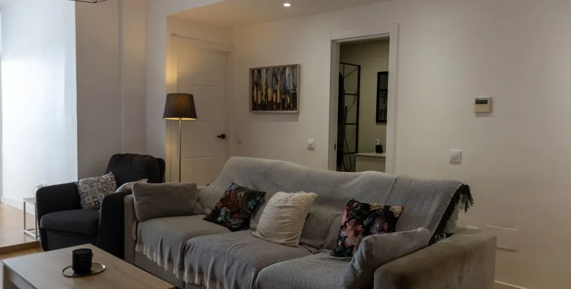 Venta de apartamento en planta media en Higueron 44