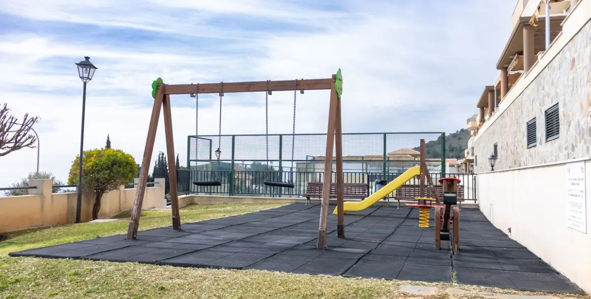 Venta de apartamento en planta media en Higueron 46