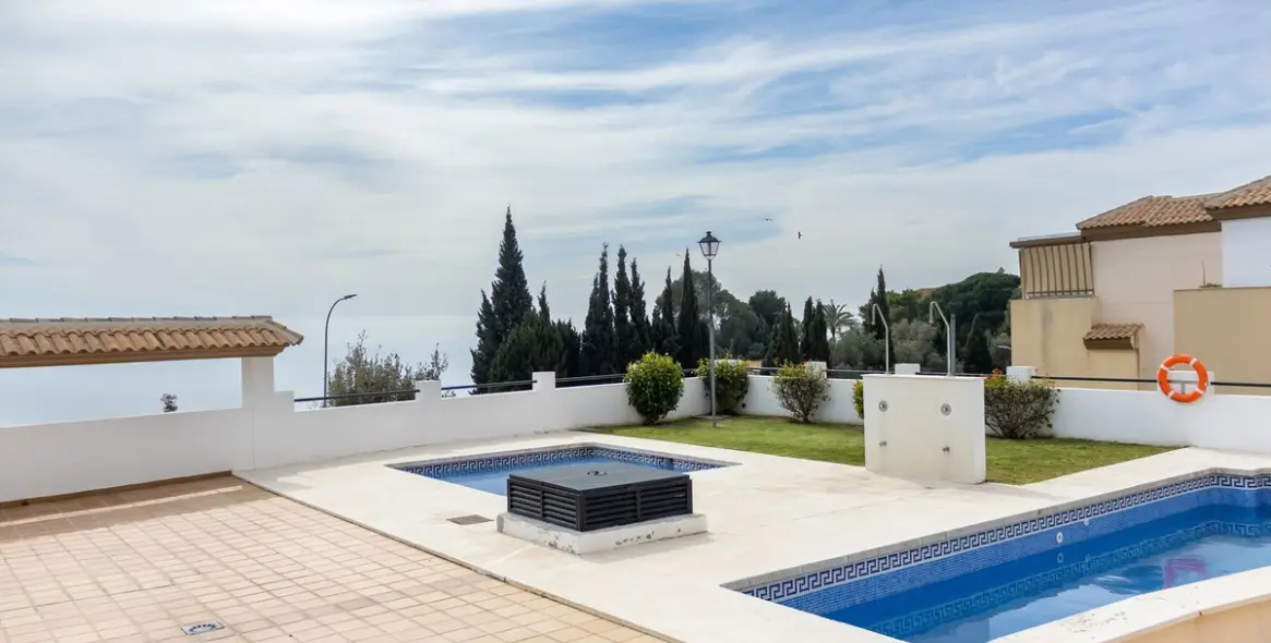 Venta de apartamento en planta media en Higueron 48
