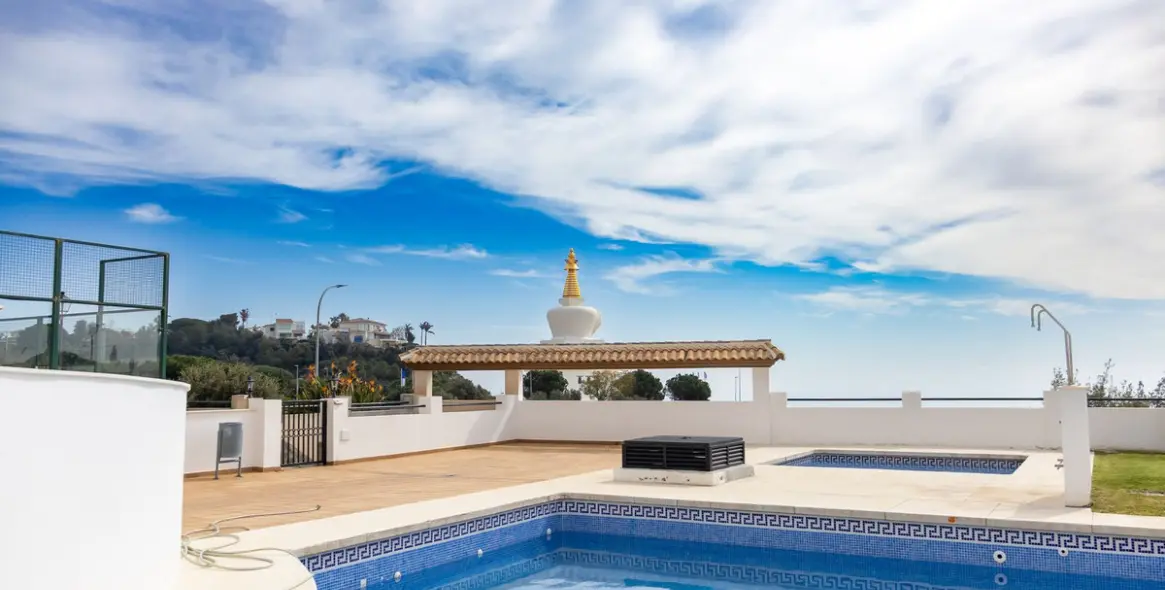 Venta de apartamento en planta media en Higueron 50