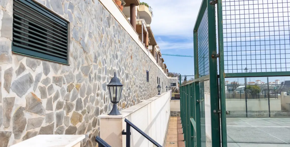 Venta de apartamento en planta media en Higueron 51