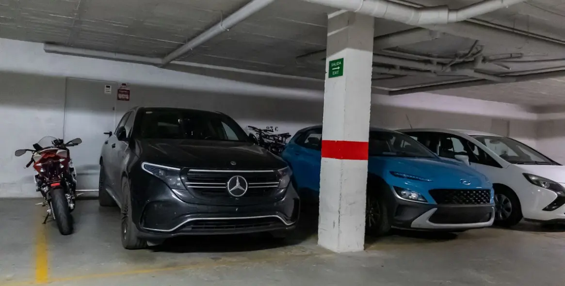 Venta de apartamento en planta media en Higueron 54