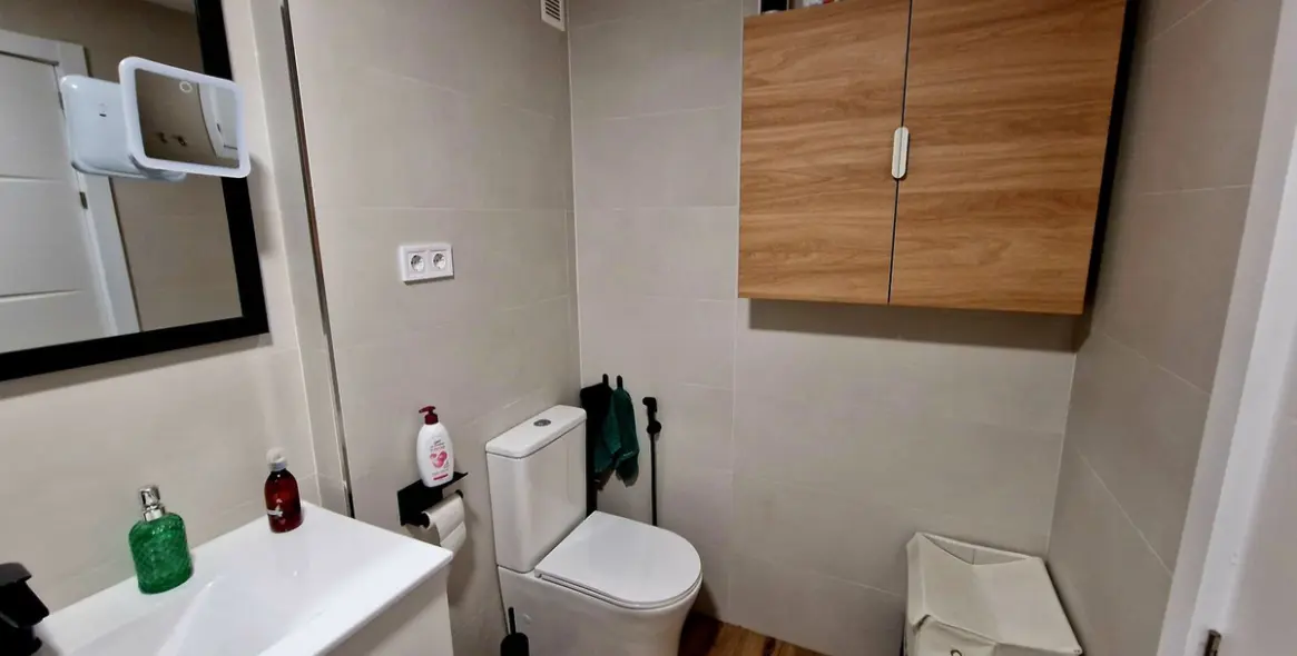 Venta de apartamento en planta media en Higueron 56