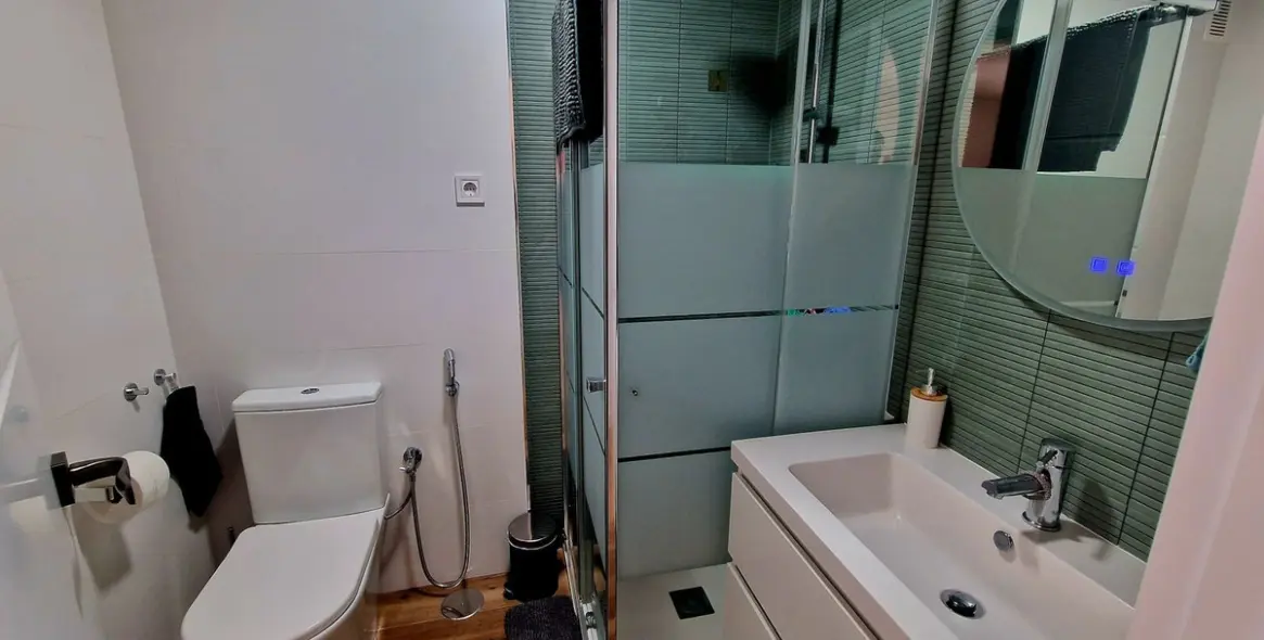 Venta de apartamento en planta media en Higueron 60