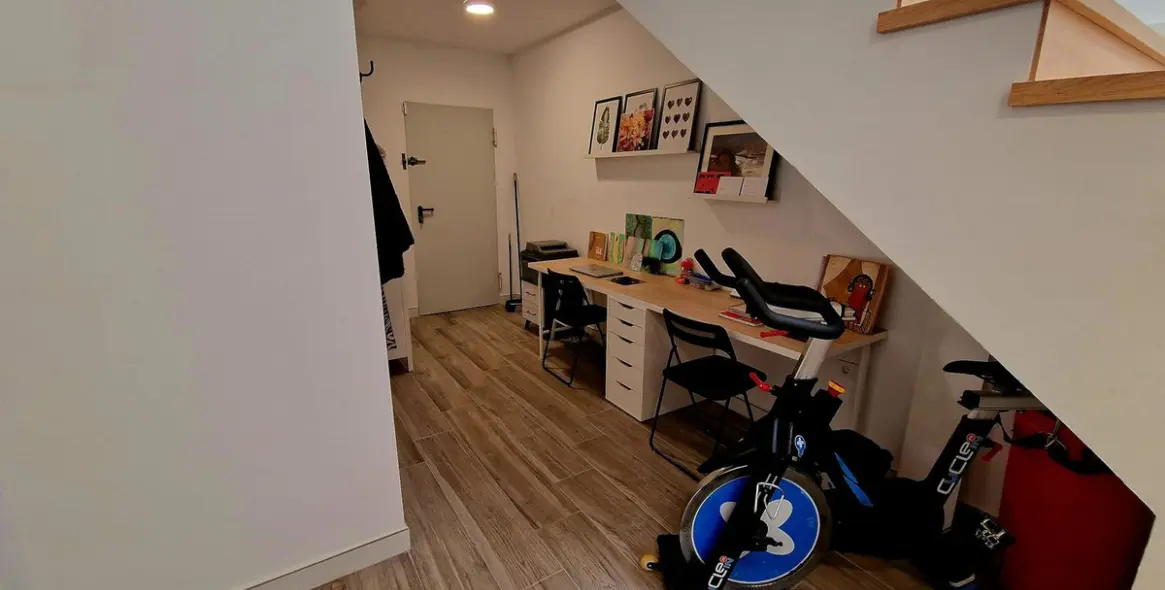 Venta de apartamento en planta media en Higueron 61