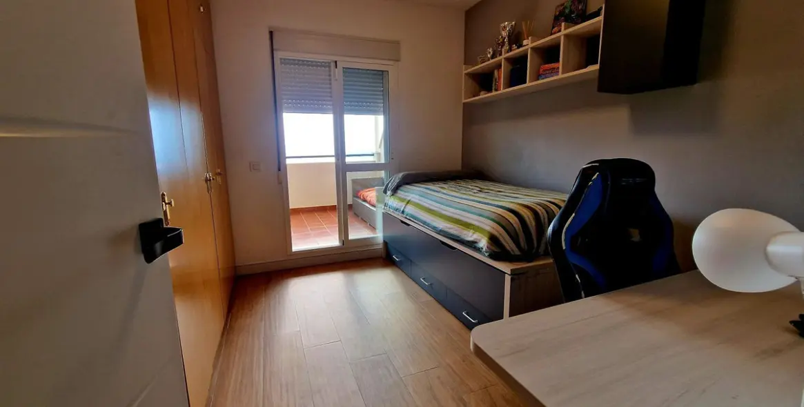 Venta de apartamento en planta media en Higueron 62