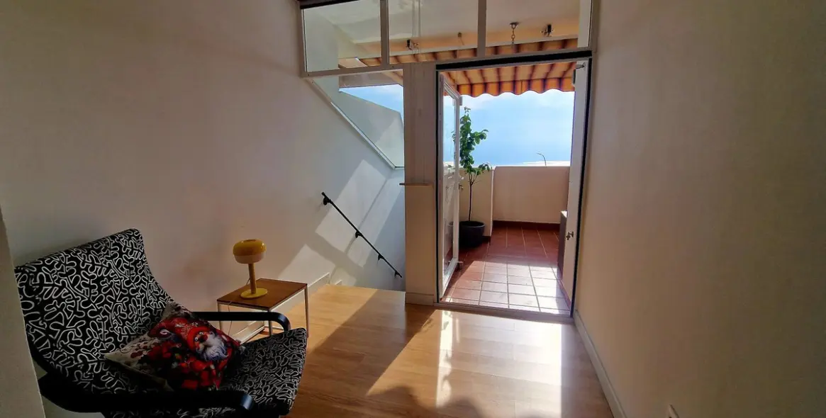 Venta de apartamento en planta media en Higueron 65