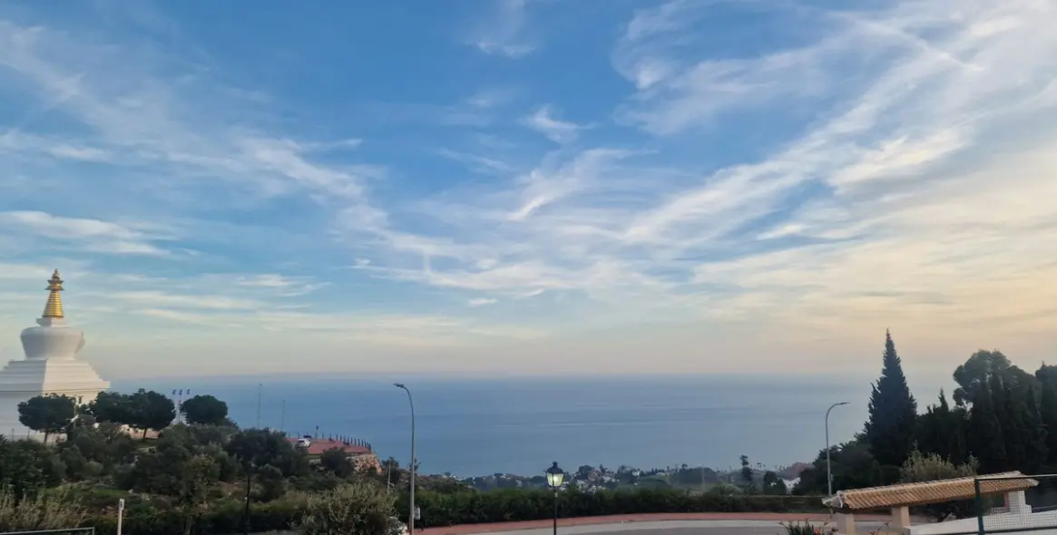 Venta de apartamento en planta media en Higueron 66