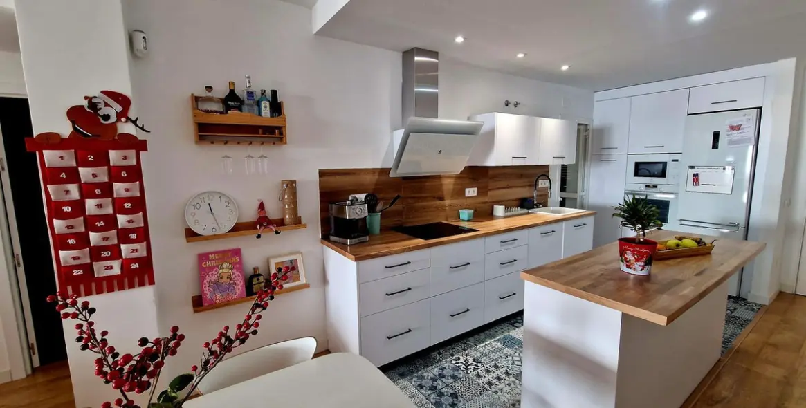 Venta de apartamento en planta media en Higueron 67