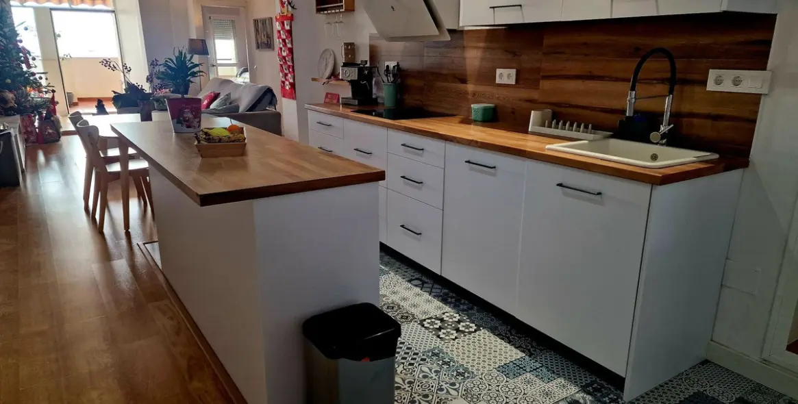 Venta de apartamento en planta media en Higueron 68