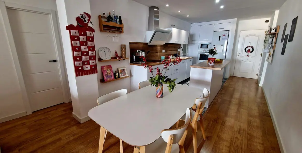 Venta de apartamento en planta media en Higueron 69